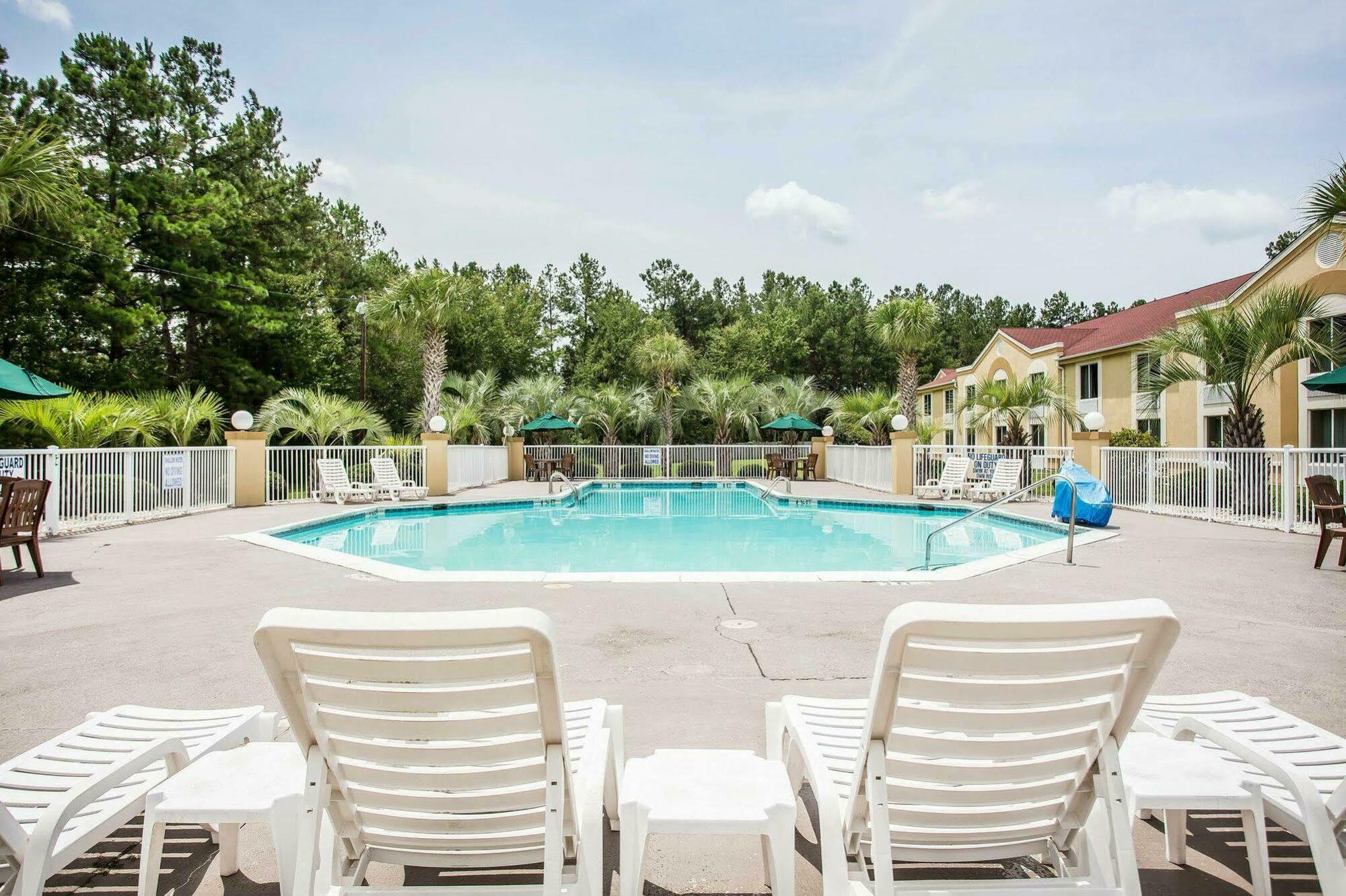 Comfort Inn & Suites Walterboro I-95 Extérieur photo